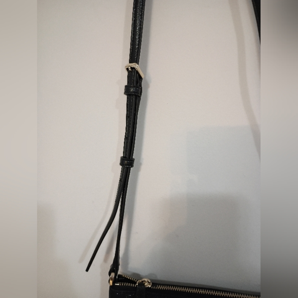 Kate Spade, NWOT, Glittery Crossbody Bag, Zipper Closure, Color Black - Picture 6 of 15